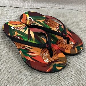OluKai size 9 eur 39 Women's Sandals - ho’opio Tropical pineapple Design